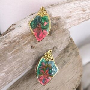 Vintage 80's 90's Fan Shaped Antiqued Goldtone Metal Earrings Enamel Paint